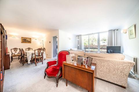 2 bedroom flat for sale, Stroudwater Park, Weybridge KT13