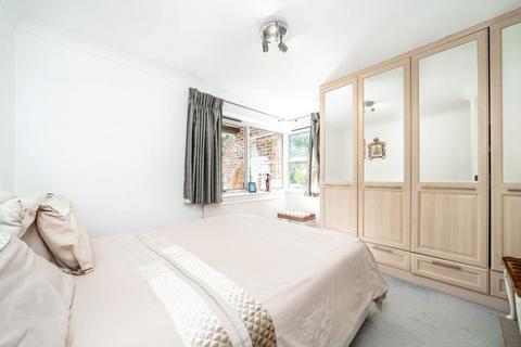 2 bedroom flat for sale, Stroudwater Park, Weybridge KT13