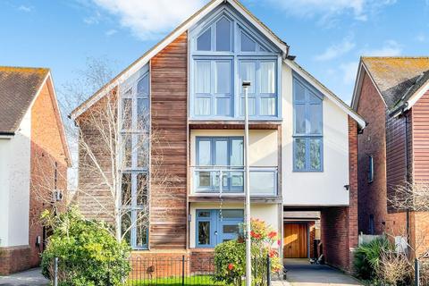 6 bedroom detached house for sale, Kingswear Drive, Broughton, Milton Keynes, MK10