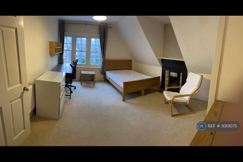 Apartment in Reading - View 4