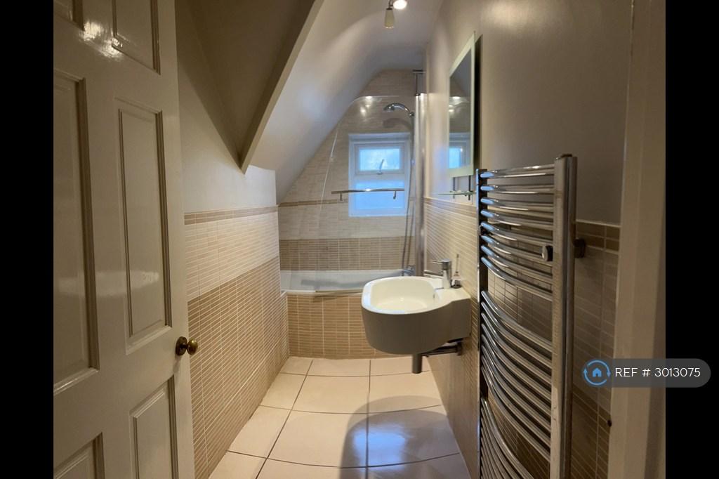 Apartment in Reading - View 5