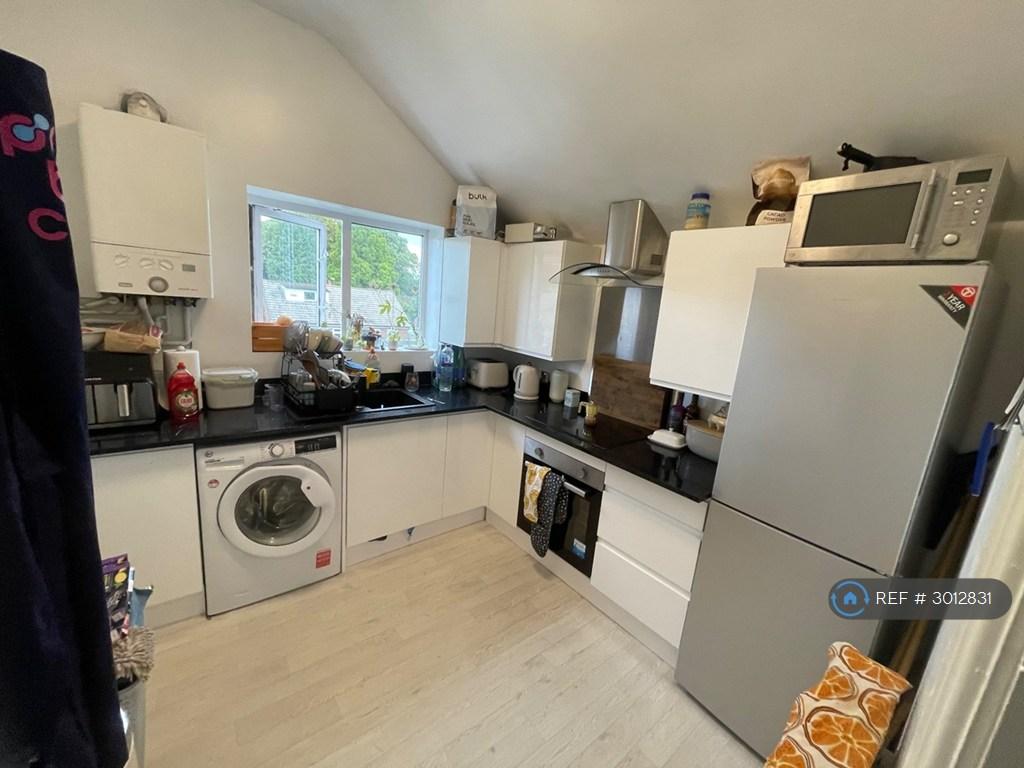 Apartment in Trafford, Gorse Hill - View 3