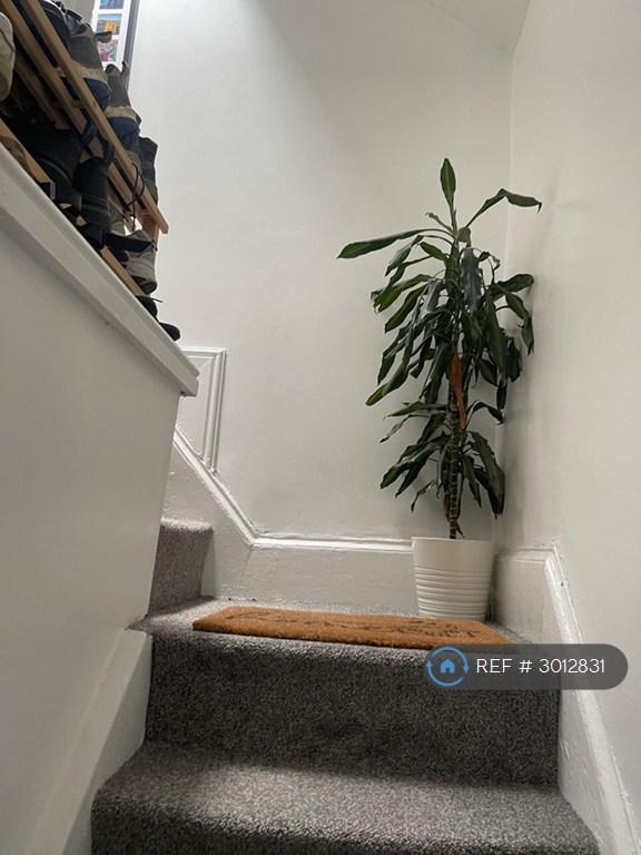 Apartment in Trafford, Gorse Hill - View 4