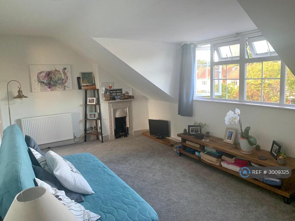 Apartment in Teddington - View 4
