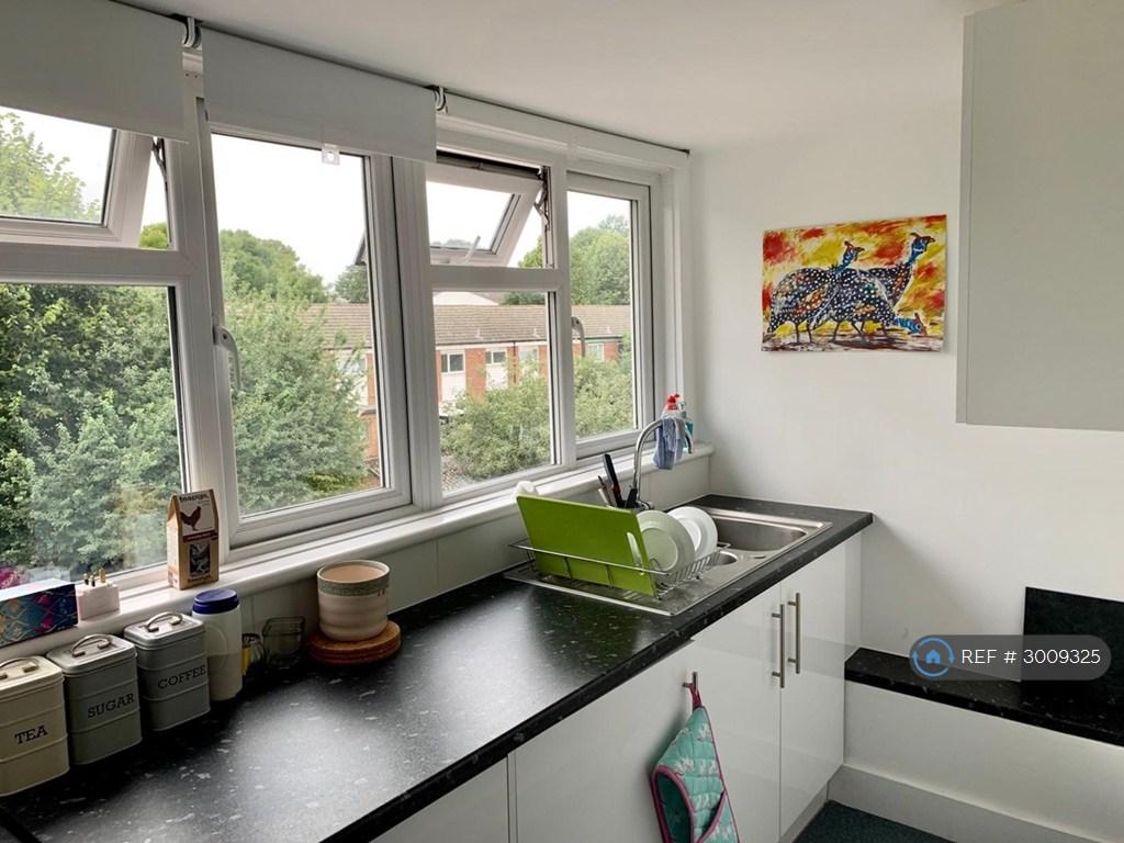 Apartment in Teddington - More