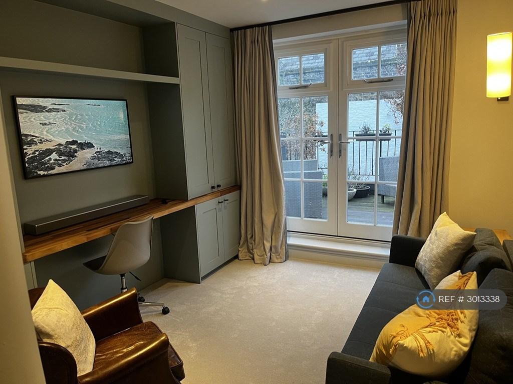 Altenburg Gardens, London, SW11