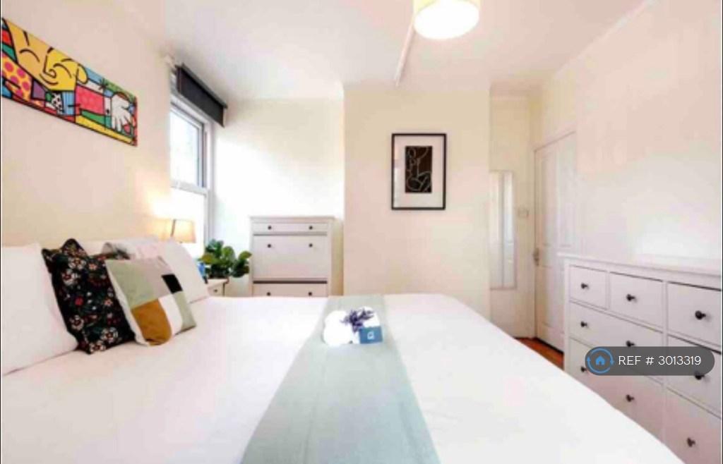Apartment in London - More