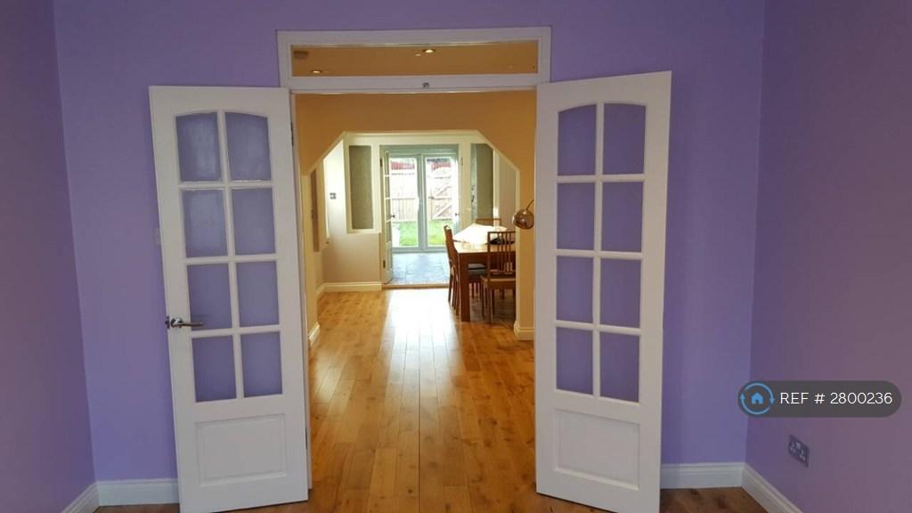 Apartment in Dagenham - View 5
