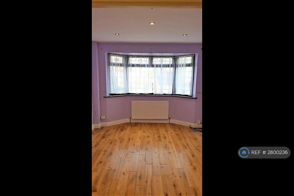 Apartment in Dagenham - More