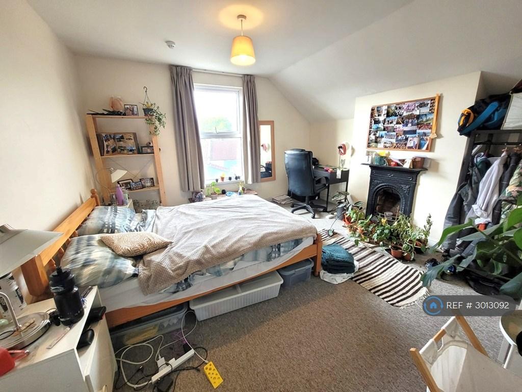Apartment in Bristol - View 3