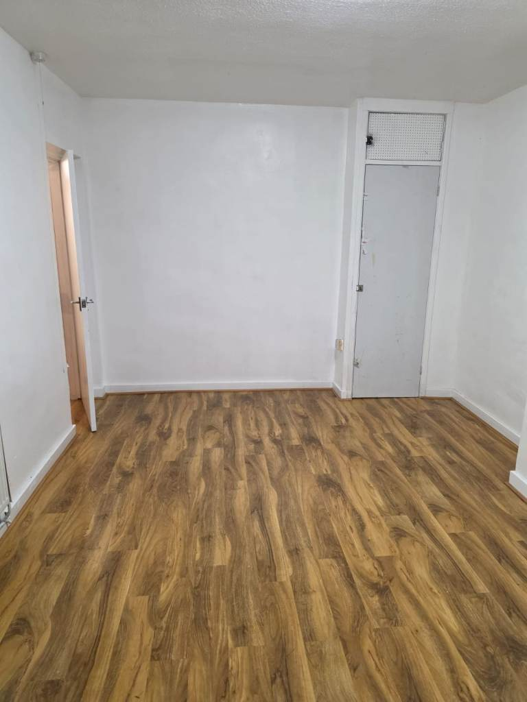 Apartment in Barking - View 3