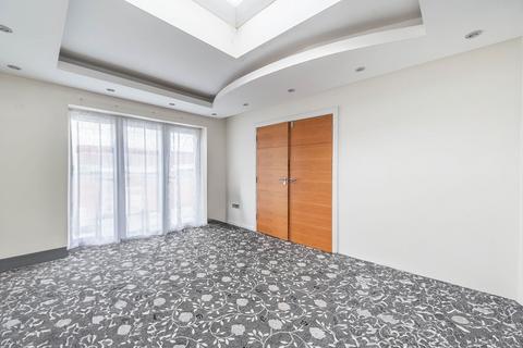 4 bedroom semi-detached house for sale, Glenwood Grove, Kingsbury, London, NW9