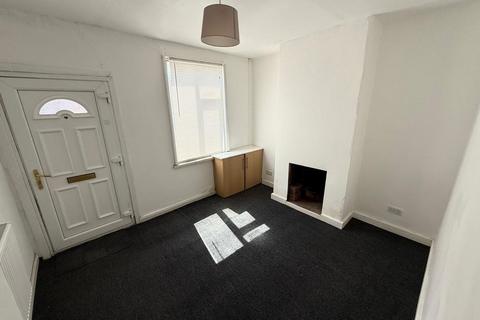 2 bedroom end of terrace house to rent, Regent Street, Wellington Telford