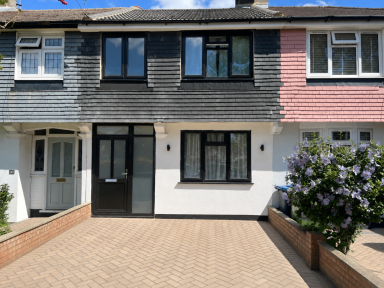 Barnsbury Cres, London, KT5