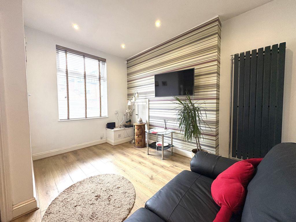 Apartment in Sutton Coldfield, Wylde Green - View 2