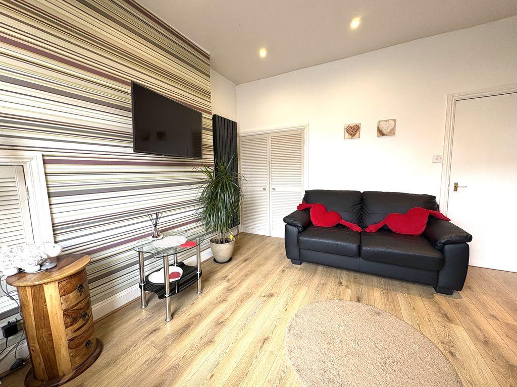 Apartment in Sutton Coldfield, Wylde Green - View 4