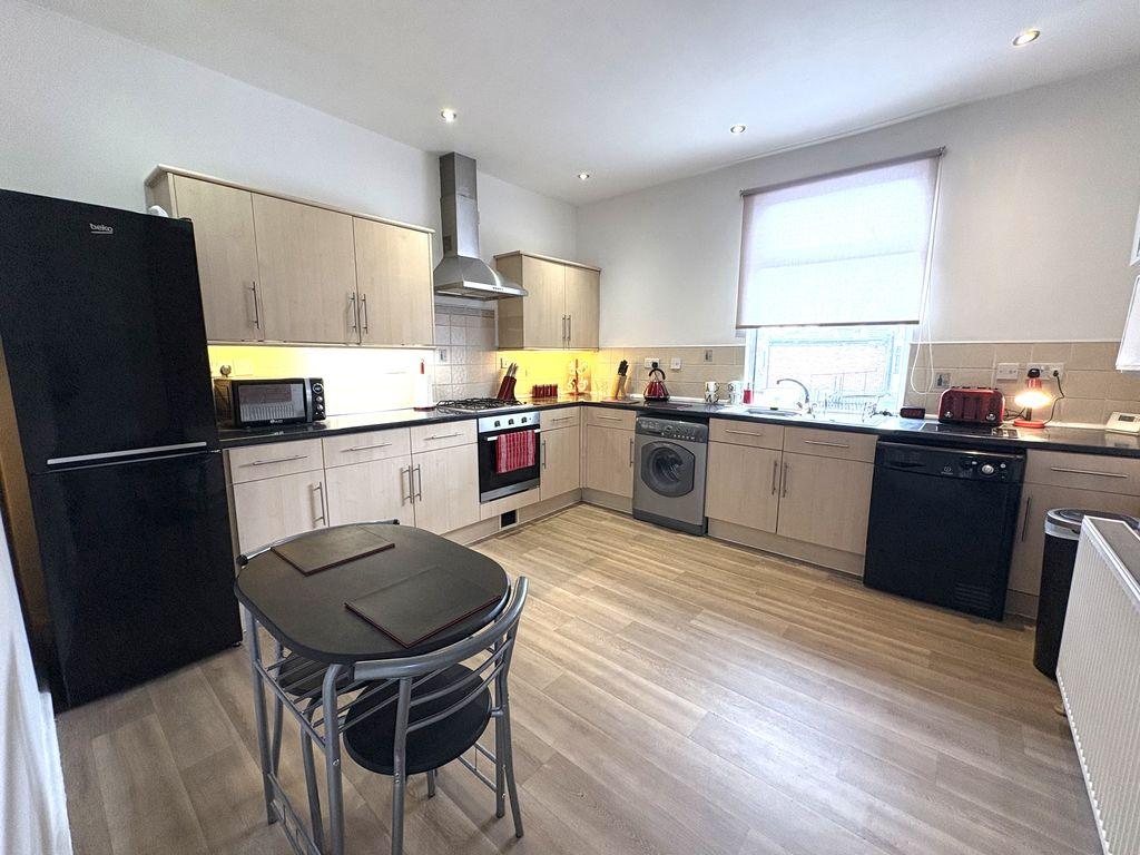 Apartment in Sutton Coldfield, Wylde Green - More