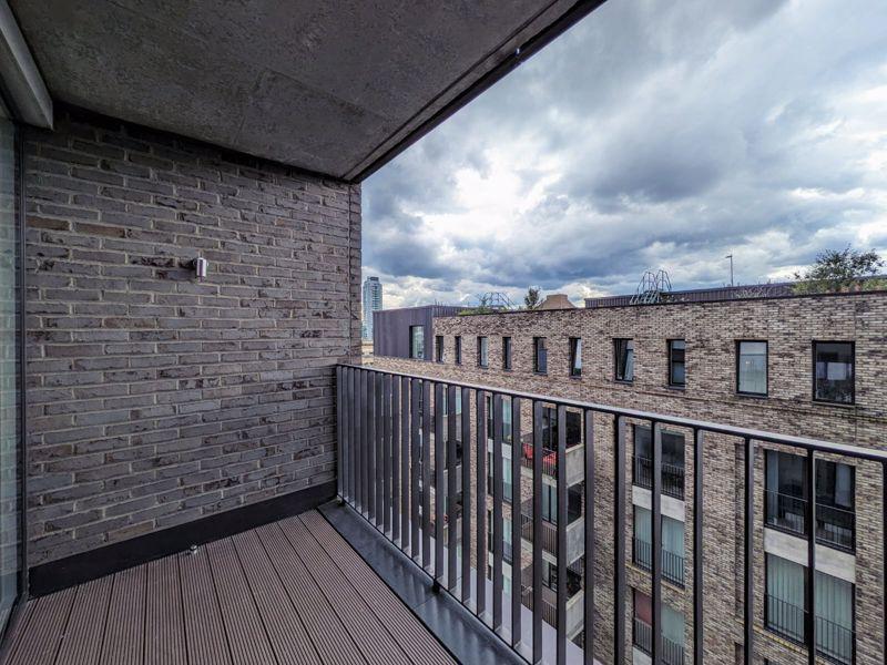 Apartment in London - View 5