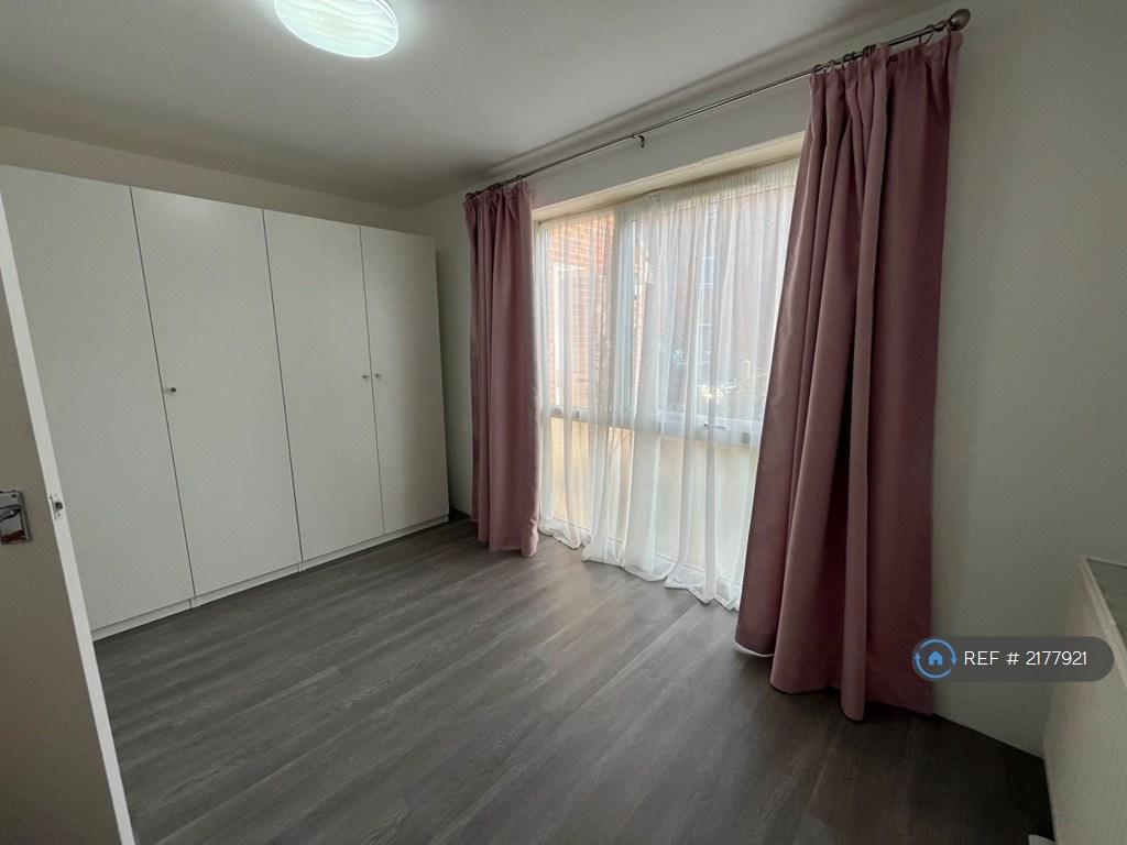 Apartment in Harrow - View 4