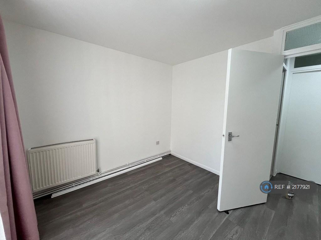 Apartment in Harrow - View 5