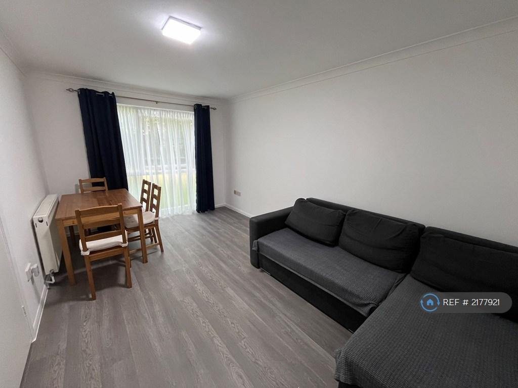 Apartment in Harrow - More