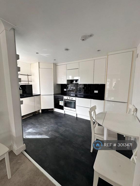 Apartment in London - View 3