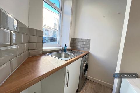 2 bedroom terraced house to rent, Stone St, Rossendale, BB4