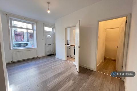 2 bedroom terraced house to rent, Stone St, Rossendale, BB4