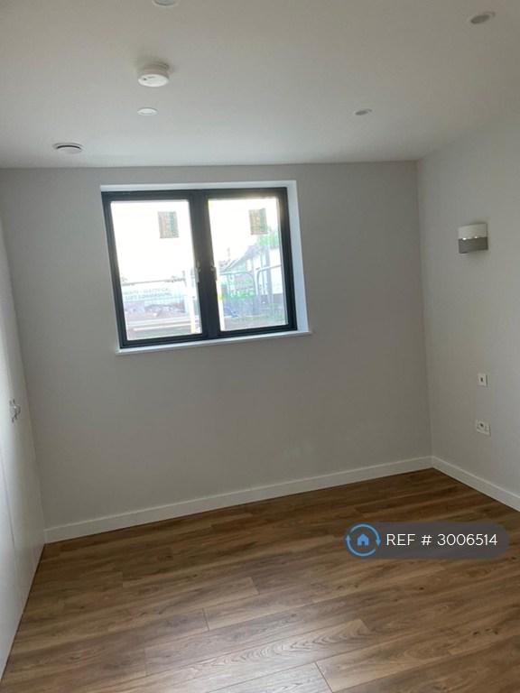 House in Dagenham - View 3