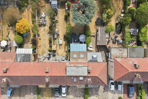 4 bedroom terraced house for sale, Carisbrook Close, Enfield, EN1