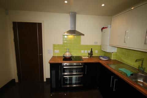 2 bedroom flat to rent, Chelwood Drive, Leeds, West Yorkshire, UK, LS8