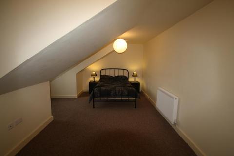2 bedroom flat to rent, Chelwood Drive, Leeds, West Yorkshire, UK, LS8
