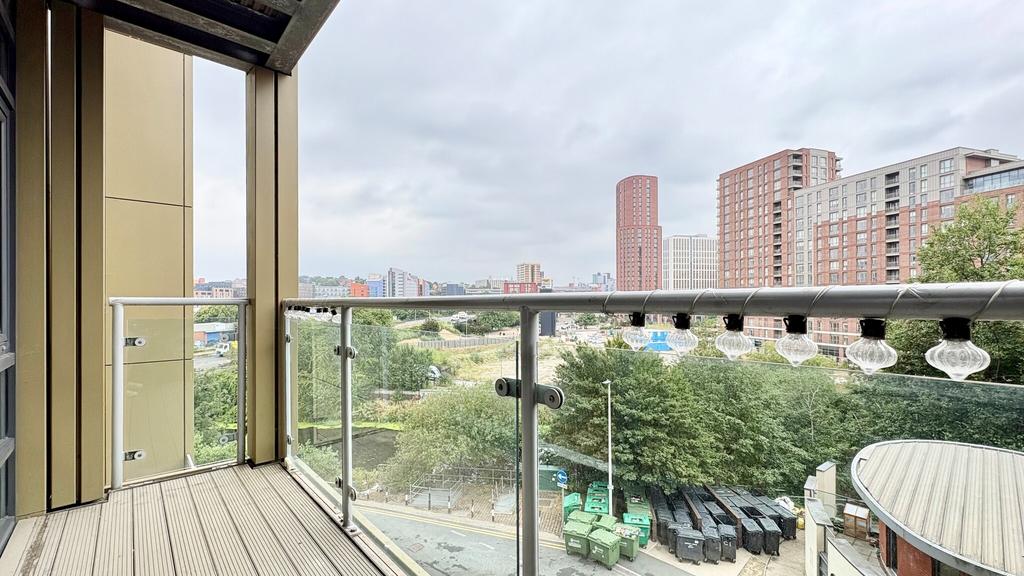 Apartment in Leeds - View 5