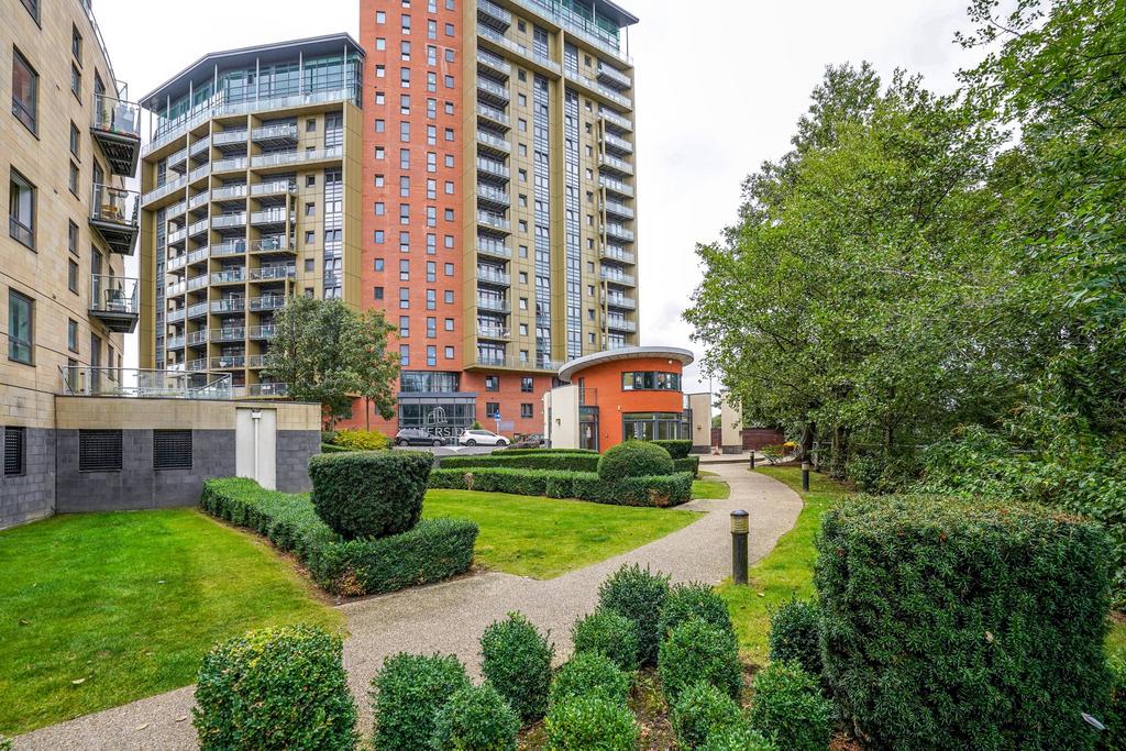 Apartment in Leeds - More
