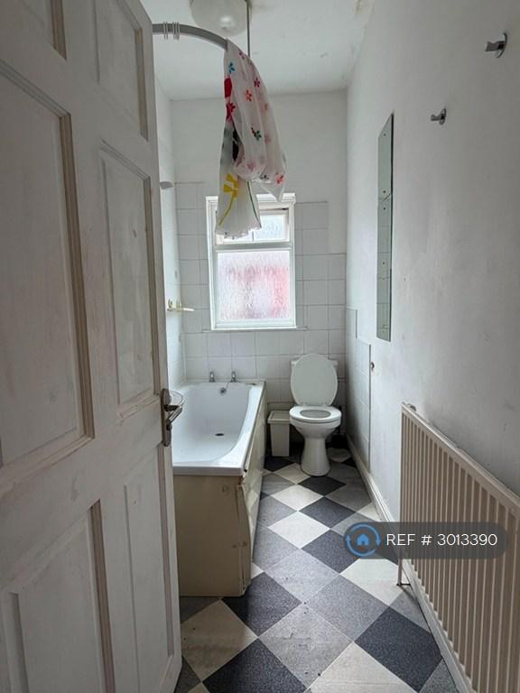 House in Salford - View 2
