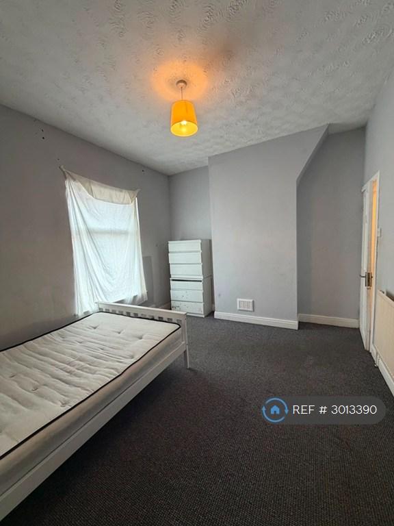 House in Salford - View 5
