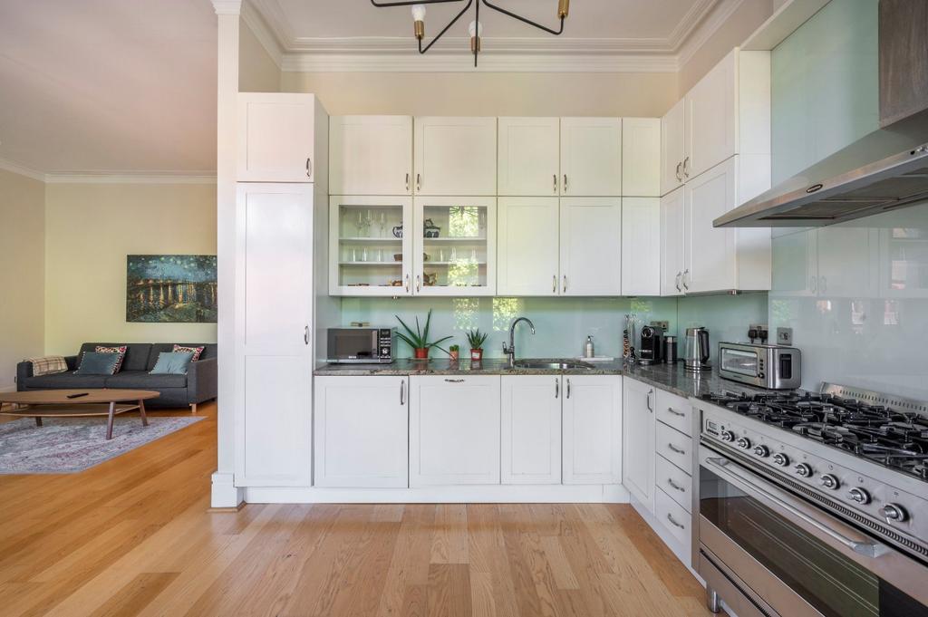 Apartment in London - View 5