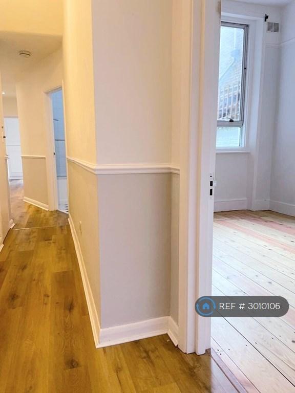 Apartment in London - View 3