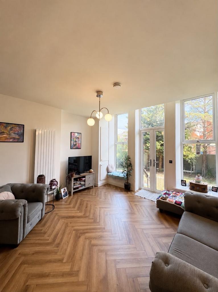 College Avenue, Liverpool, L23