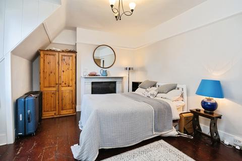 3 bedroom flat for sale, Broadwater Down, Tunbridge Wells