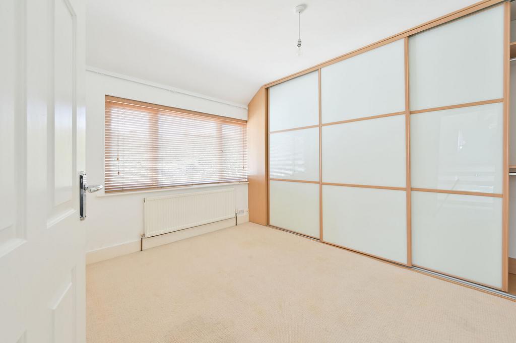 House in Bushey - More