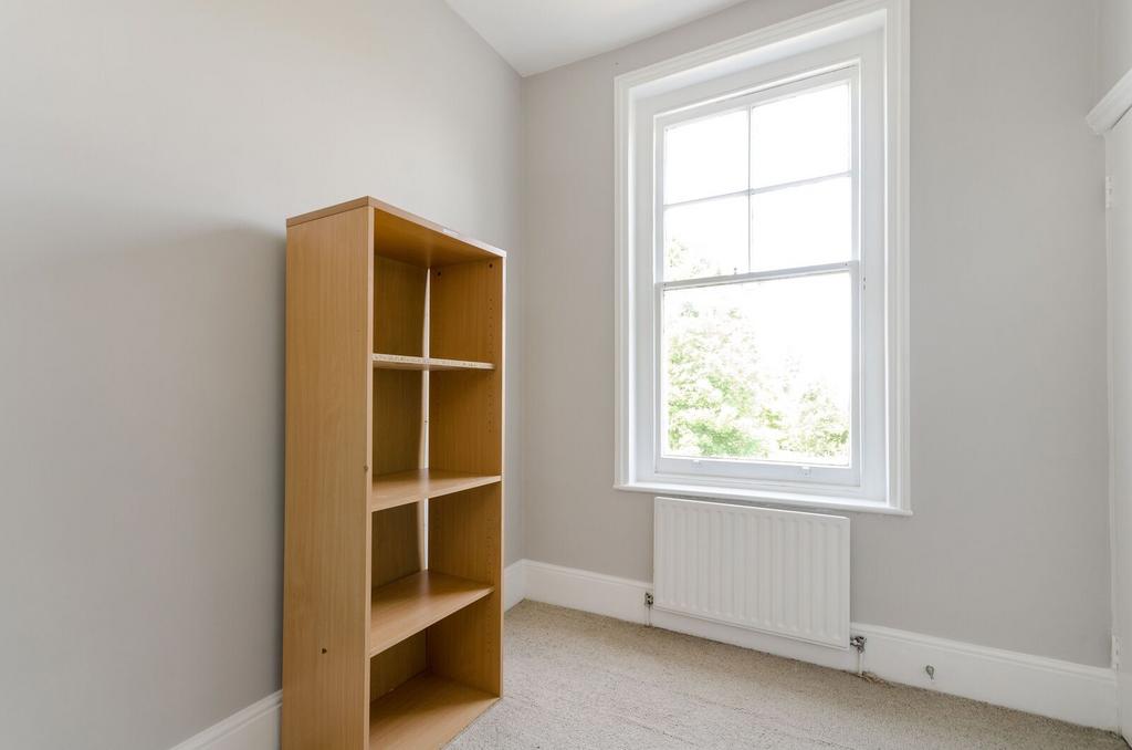 Apartment in Surbiton - View 4
