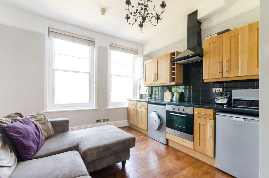 Apartment in Surbiton - More