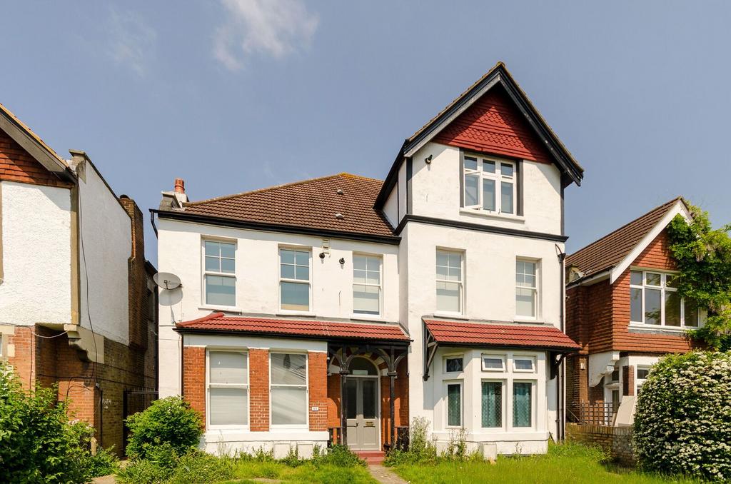Apartment in Surbiton - View 2