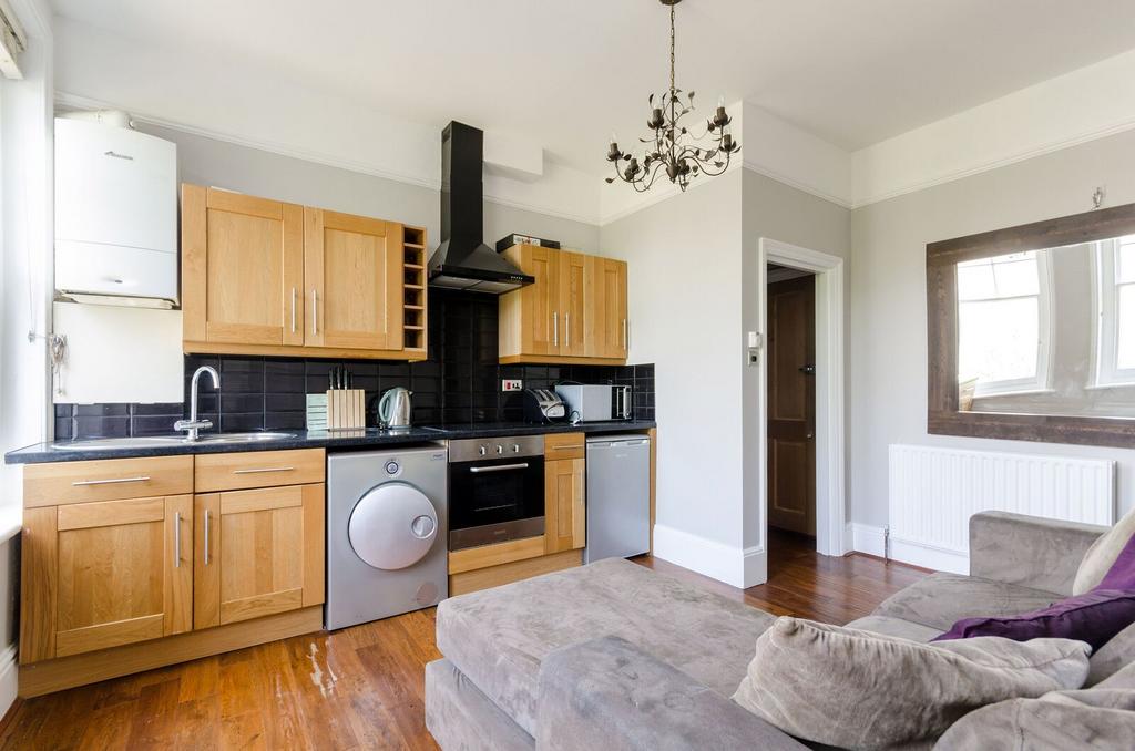 Apartment in Surbiton - View 3