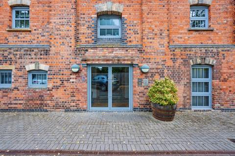 2 bedroom apartment for sale, Cairns Close, Lichfield