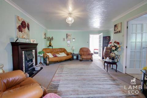 2 bedroom semi-detached bungalow for sale, Reigate Avenue, Clacton-On-Sea CO16