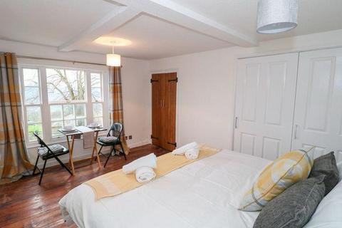 Studio to rent, High Street, Lydney GL15
