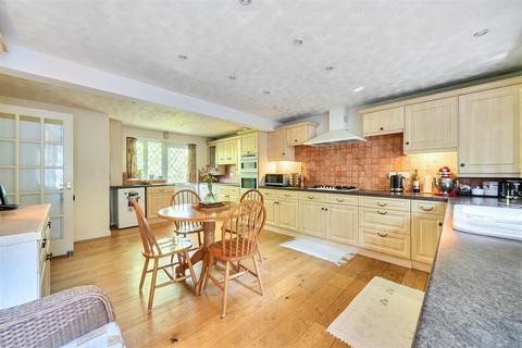 4 bedroom detached house for sale, Samarkand Close, Camberley GU15