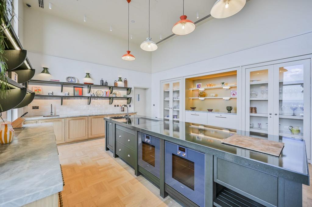 Apartment in Walthamstow - View 4